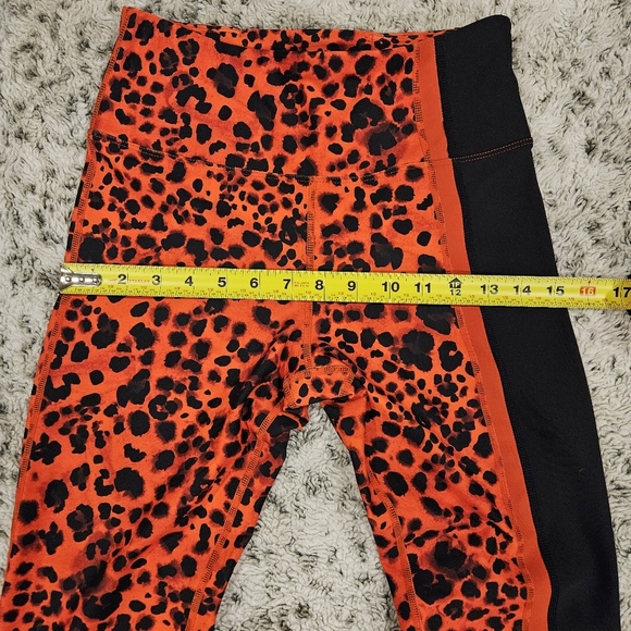 Betsey Johnson SZ S Red Black Cheetah Leopard Leggings Black Stripe Leg - Picture 9 of 10